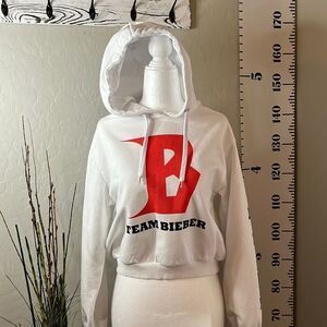 𝅺H&M Team Bieber hoodie. Size small. White with red B. NWOT. Cropped. Cute